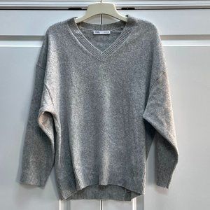 ZARA Soft Feel Knit Sweater Gray / V-neck Sweater / Excellent Condition